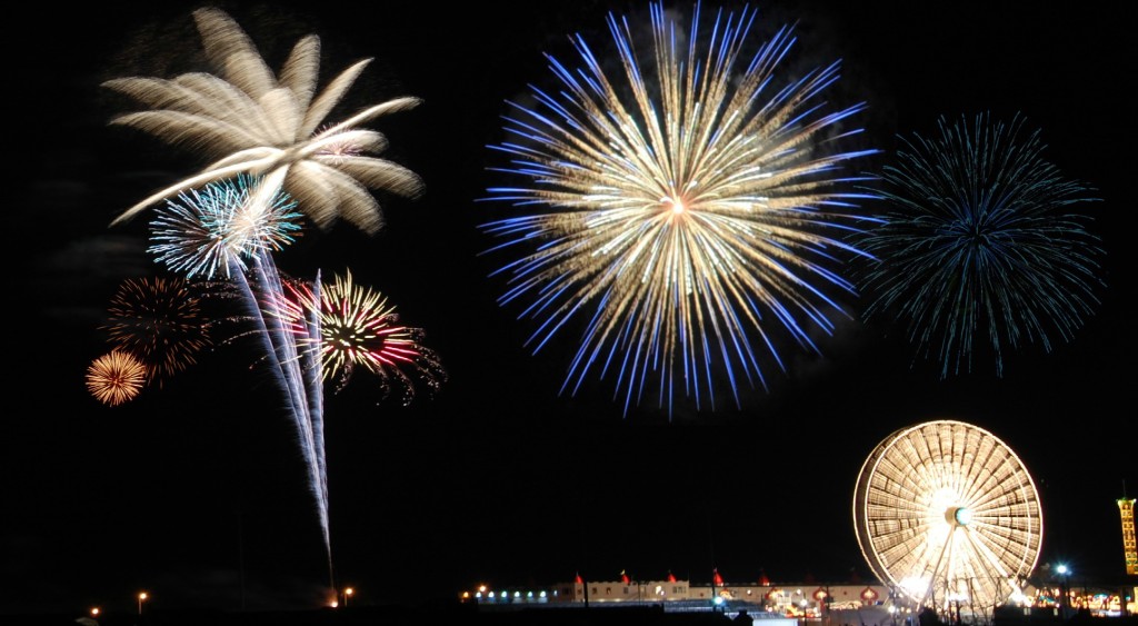 Many communities around New Jersey have summer fireworks displays planned. | july 4th fireworks in nj | july 4th fireworks in new jersey | fourth of july fireworks in nj | fourth of july fireworks in new jersey | summer fireworks displays in nj | fireworks on the beach in nj